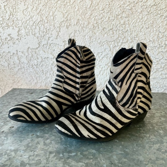 NWT Divine Follie Womens EU 38 | US 7.5 Zebra Calf Hair Ankle booties … - Picture 2 of 15